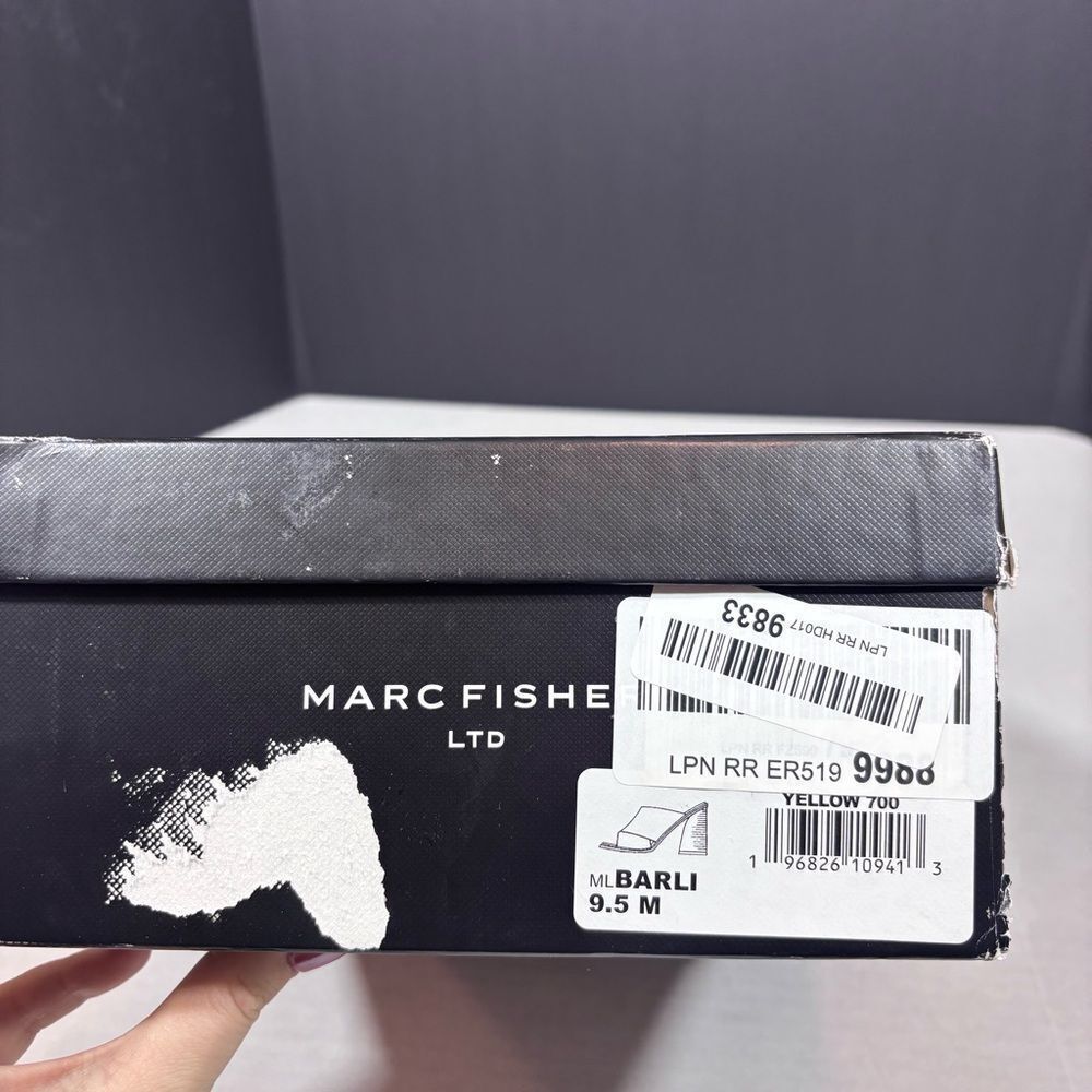 Marc Fisher Barli Sandal Yellow/Gold Size 9.5 NEW in box - Picture 2 of 12